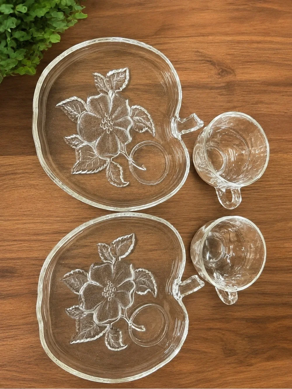 Vintage Clear Glass Apple Snack Set 2 Cups & 2 Apple Shaped Snack Plates
